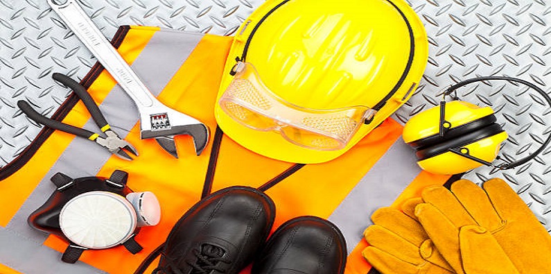 Important Factors while Purchasing Industrial Safety Masks and Protective Clothing